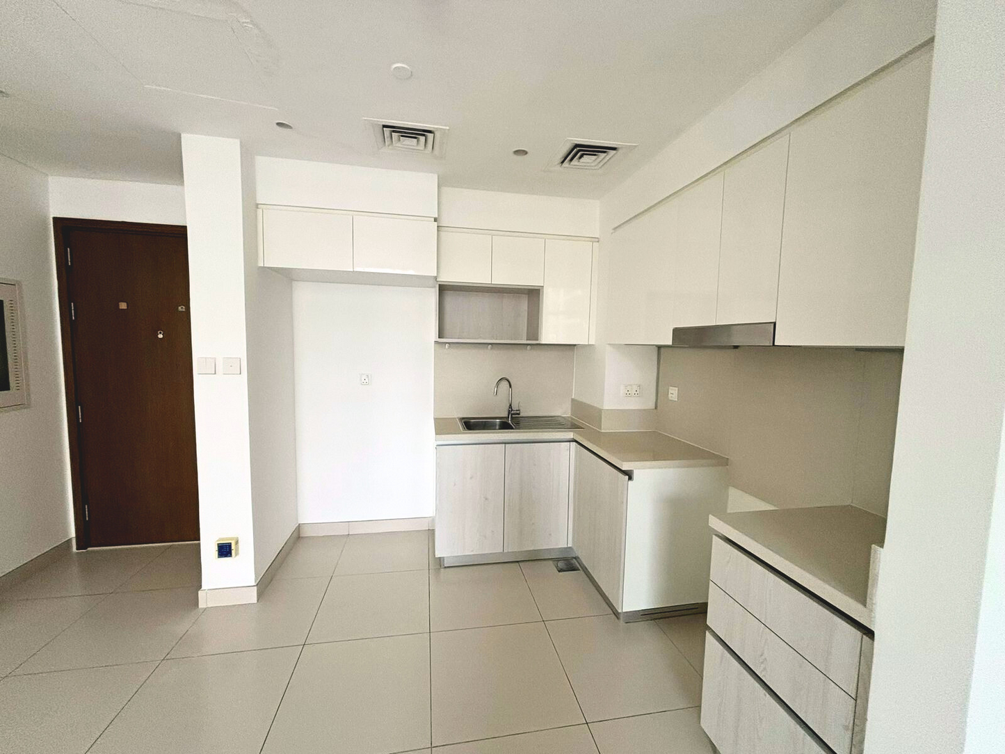 Mid Floor | 2 Bedroom Apartment | Vacant