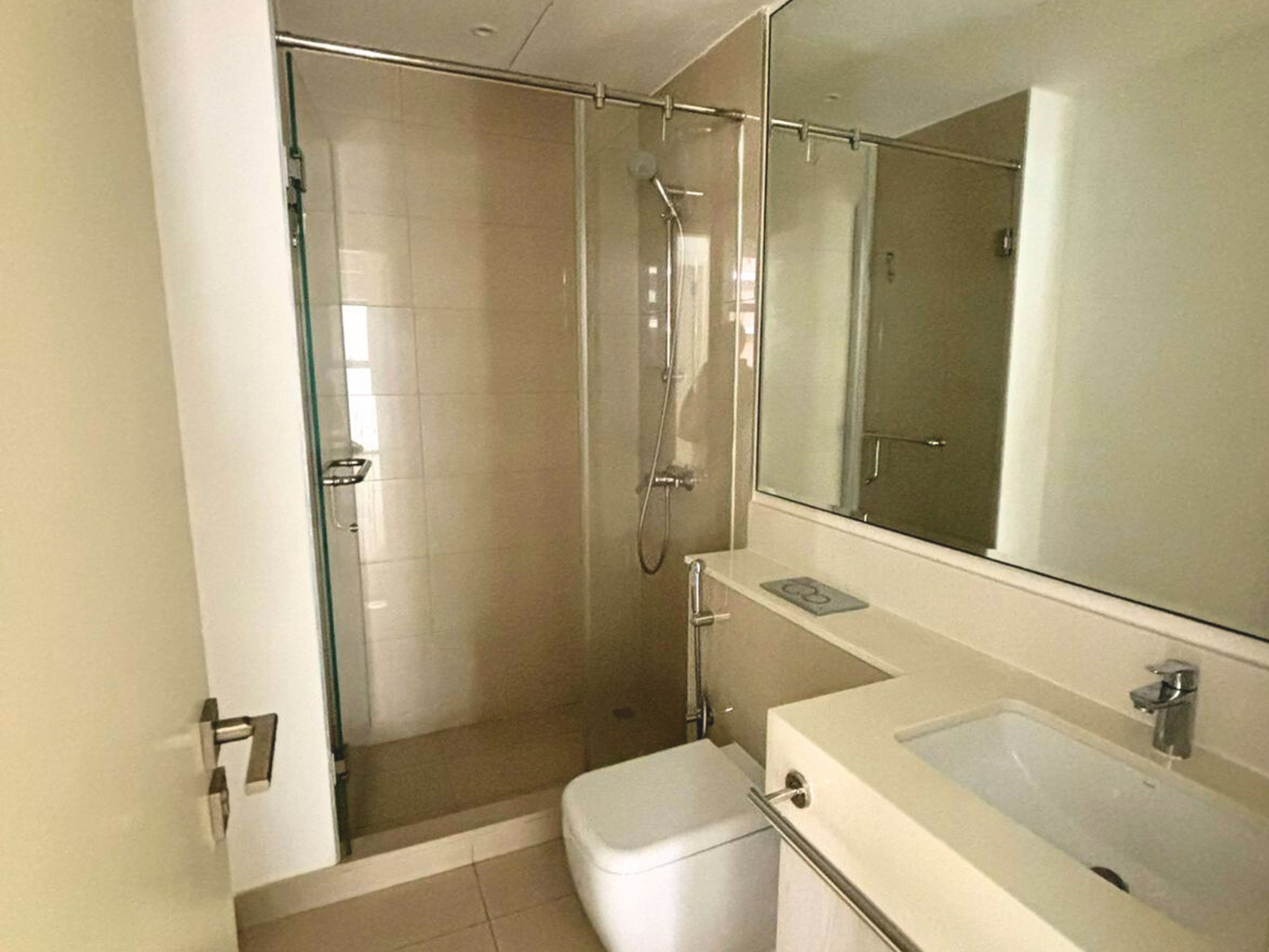 Mid Floor | 2 Bedroom Apartment | Vacant