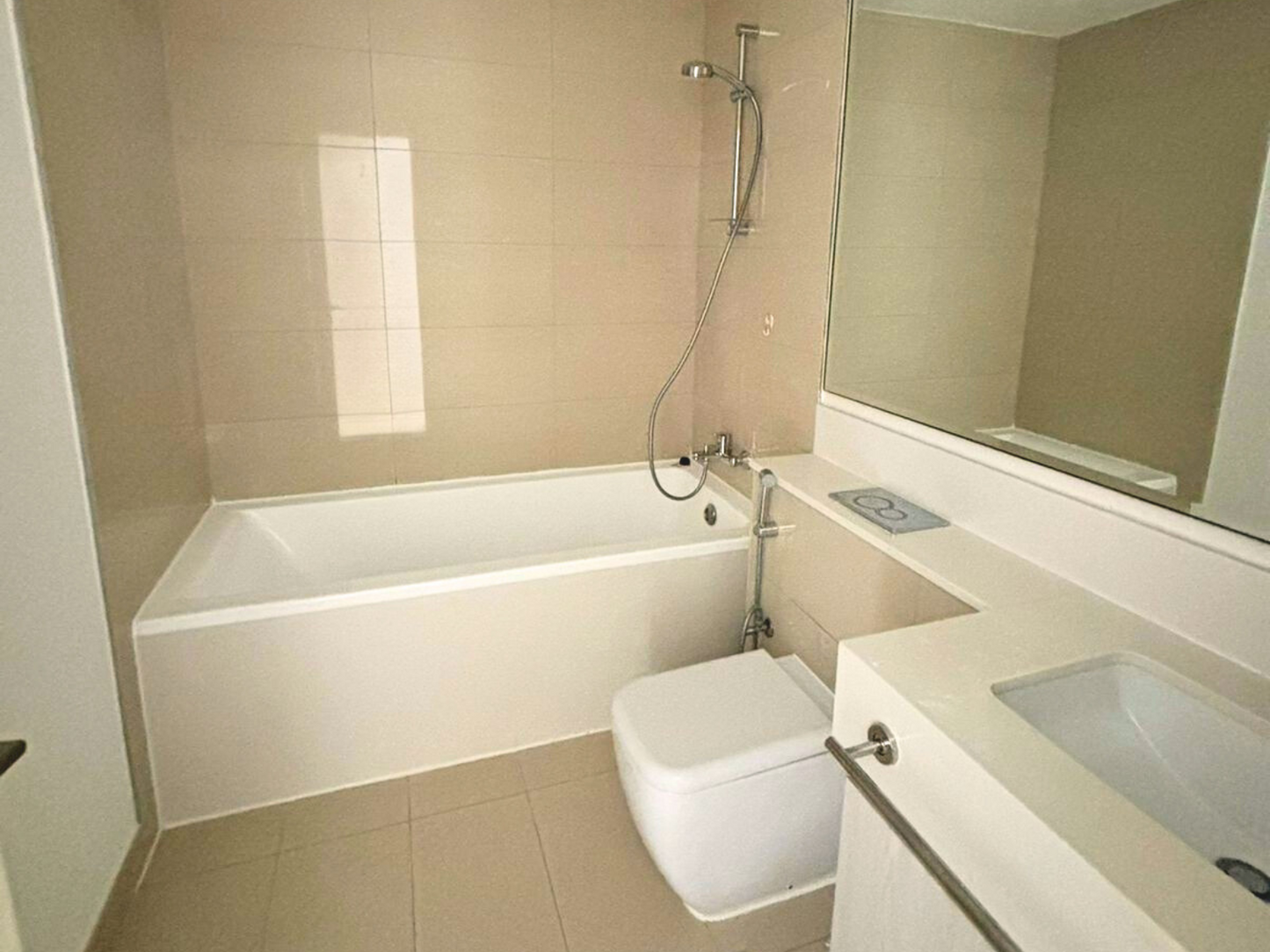 Mid Floor | 2 Bedroom Apartment | Vacant